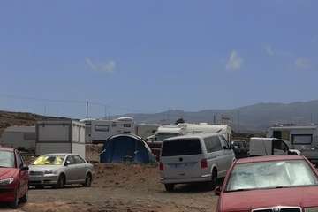 Quejas por la presencia constante de caravanas y campistas en Hoya del Pozo/TA.